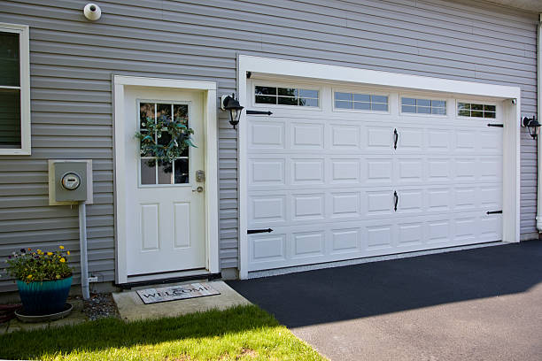 24/7 Emergency Garage Door Panel Replacement experts in Highland, IL